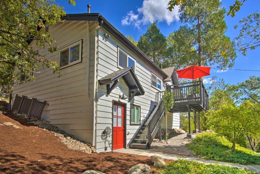 Twin Peaks cottage exterior